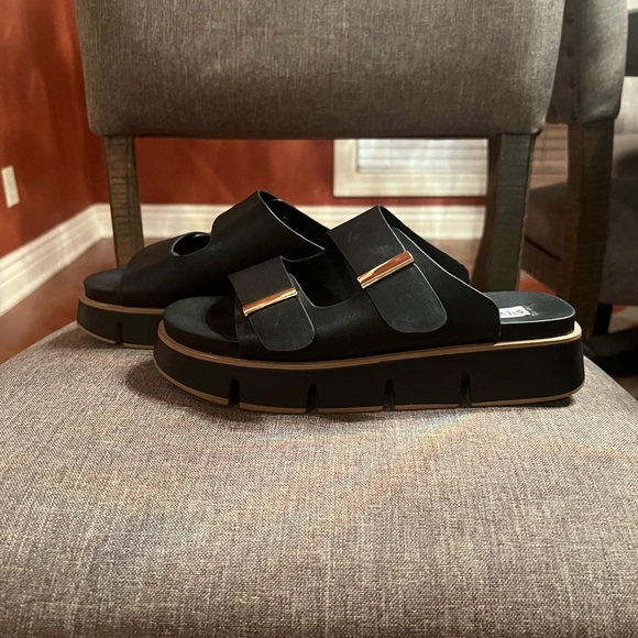 Steve Madden Shoes - Steve Madden Black and Gold Women’s Size 8 Sandals